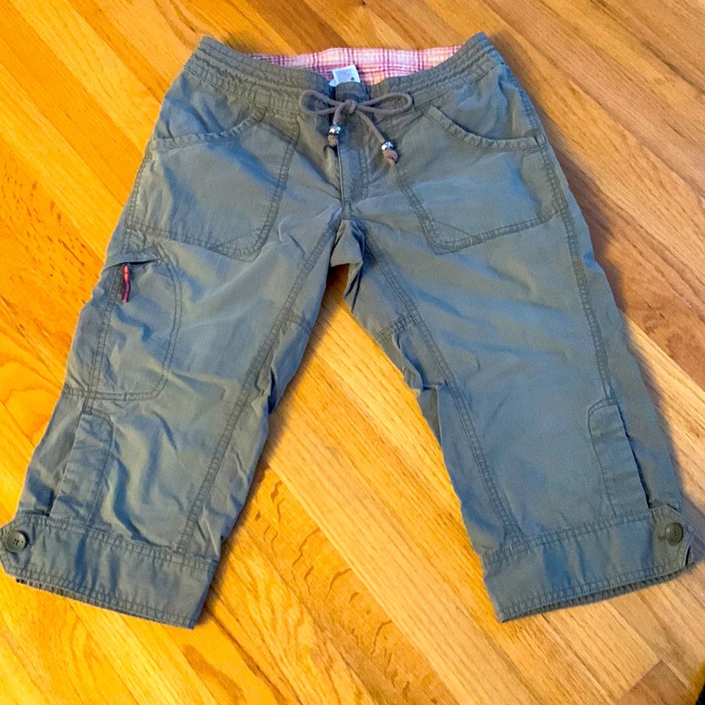 The North Face knee length hiking pants size 4